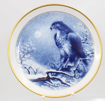 Auktion 367<br>Meissen Jahresteller 1985, Der Bussard, Entw.  Manfred Fiksel, D-26cm [1]