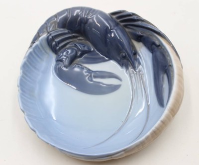 Auktion 367<br>Hummerschale, Royal Copenhagen, Dänemark, Entw. Jørgen Balslov, 1x Schleifstrich, ca. D-19cm [1]