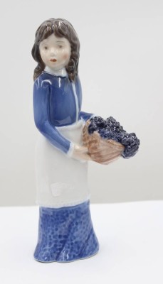 Auktion 367<br>Jahresfigur, Bing & Gröhndahl, Gabriellla, ca. H-17,8cm [1]