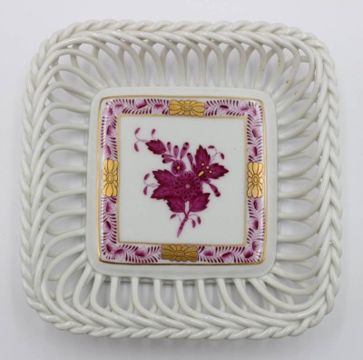 Auktion 367<br>Korbschale, Herend, Apponyi rot, ca. H-2,6cm B-13,5cm [1]