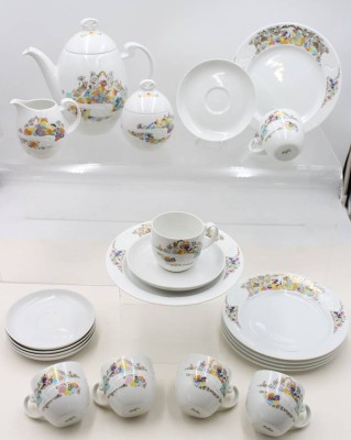 Auktion 367<br>Kaffeeservice, Rosenthal, Die Entführung aus dem Serail,  Serie Asimmetria, Björn Wiinblad, 21tlg., Kanne H-20cm Tassen H-6,8cm [1]