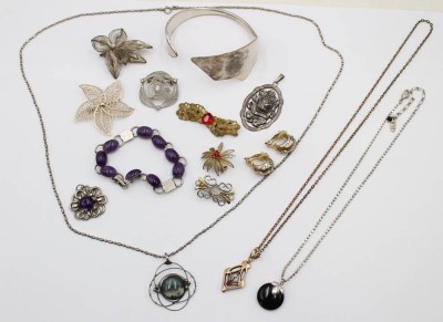 Auktion 367<br>Konvolut div. zum Teil alter Modeschmuck, 15 Teile [1]