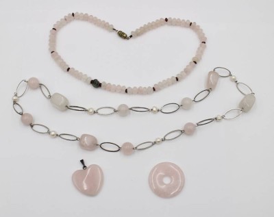 Auktion 367<br>4x Teile Rosenquarz, 2x Halsketten und 2x Anhänger [1]