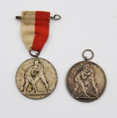 Auktion 367<br>2x Medaillen, Ringen, verso datiert 1922 [1]