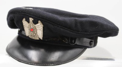 Auktion 367<br>Uniformmütze mit Abzeichen 