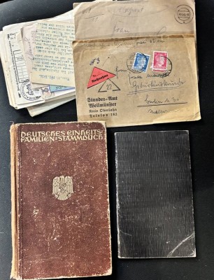 Auktion 367<br>Gesindeausweis (für eine 1jährige),Familienstammbuch, Feldpost und Briefe,  ab 1914, ca. 20 Teile [1]