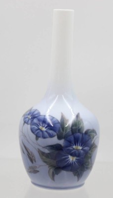 Auktion 367<br>Keulenvase, Royal Copenhagen, florales Dekor, ca. H-19,5cm [1]