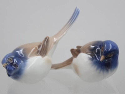 Auktion 367<br>Zwei Meisen, Optimist und Pessimist, Entw. Jens Peter Dahl-Jensen für Bing & Gröndahl,  Pessimist an Schwanz und Schnabel bestossen, 20.Jhd. ca. L-13cm [1]