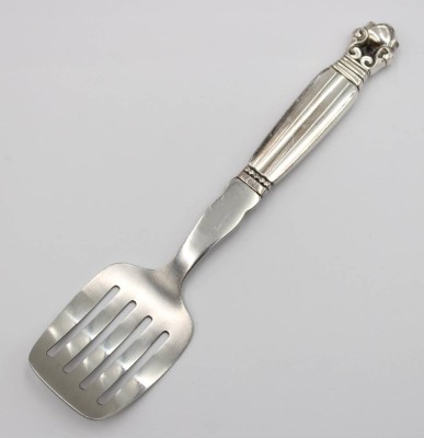 Auktion 367<br>Sardinenheber, Georg Jensen, Sterling-Griff, L- 16 cm [1]