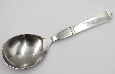 Auktion 367<br>Gr. Gemüselöffel Georg Jensen ,, Pyramide '' , Sterling Griff . [1]