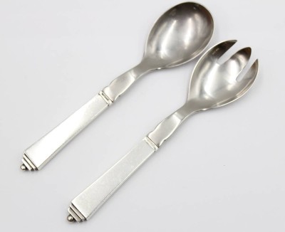 Auktion 367<br>Salatbesteck von Georg Jensen ,, Pyramide '' , Sterling Griffe . [1]