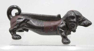 Auktion 367<br>Dackel-Schuhabstreifer aus Gusseisen, älter, ca. H-13cm L-36cm [1]