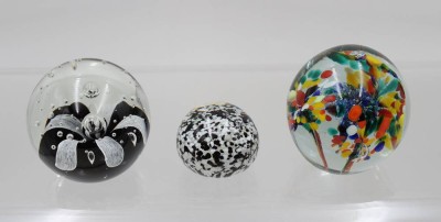 Auktion 367<br>3x div. Paperweights, ca. H-8 bis 5cm [1]