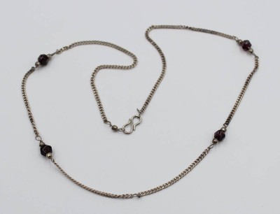 Auktion 367<br>Halskette, Silber (gepr.), rote Steine, älter, ca. 5gr., L-44cm [1]