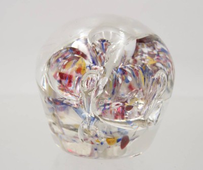 Auktion 367<br>Paperweight mit farbigen Einschnelzungen, ca. H-7cm [1]