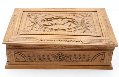 Auktion 367<br>Holzkasten, älter, fein beschnitzt, leicht beschädigt, ca. H-8,5cm B-28cm T-19cm [1]