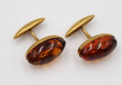 Auktion 367<br>Paar  Manschettenknöpfe mit Bernstein, Doublé, ca. 2cm [1]