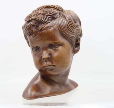 Auktion 367<br>Knabenbüste, Kunstmasse, monogrammiert 