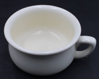 Auktion 367<br>Nachttopf, cremefarben, H-11 cm, D-19 cm, guter Zustand [1]