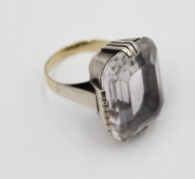 Auktion 367<br>585 WG/GG Ring mit wohl Bergkristall, älter, fachmänn. vergrößert, zus. ca. 10,8gr, RG 53/54 [1]