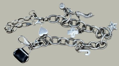 Auktion 367<br>langes Armband, Silber-925- mit 6 kl. Anhängern, Italy, L- max. ca. 22 cm, zus. 59 gr [1]