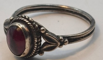 Auktion 367<br>alter Silberring-925-, roter Cabouchon, RG 58, 3,8 gr [1]