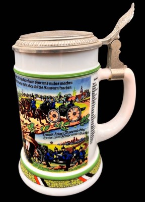 Auktion 367<br>Reservistenkrug, neuzeitlich, Milchglas mit Zinndeckel, H-19 cm [1]