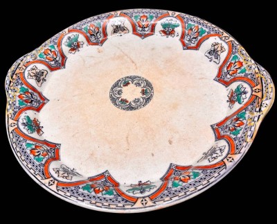 Auktion 367<br>gr. Fayence Schale, England um 1880, D-33 cm, Altersspuren, Standring mit Abplatzer, [1]