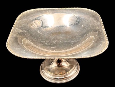 Auktion 367<br>Tafelaufsatz , EPNS, H-12 cm, 19x19 cm, Mittelstück lose, nicht kaputt [1]