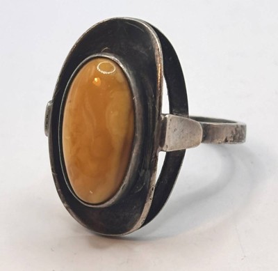 Auktion 367<br>Silberring-835- mit gelben Bernstein, RG 52, 6,4 gr. [1]