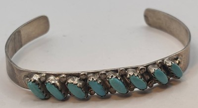 Auktion 367<br>kl. Silber-Kinder-Armspange mit Türkis, D-ca. 5,5 cm, 14 gr [1]