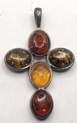 Auktion 367<br>Silberkreuz-925- mit verscheidenfarbigen Bernsteinen, H-4,1 cm, 7,2 gr [1]