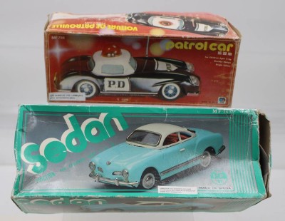 Auktion 368<br>2x div. Blechautos, China, Patrol Car MF 798 und Sedan MF 763, je in bespielter Erhaltung, orig, Kartons, ca. L-22cm [1]