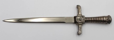 Auktion 368<br>Brieföffner im Stil eines historischen Dolches, ca. L-20,5cm [1]
