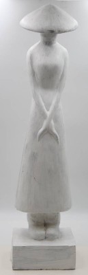 Auktion 368<br>hohe Figur in asiat. Stil, wohl Terrakotta geweisst, ca. H-72cm [1]