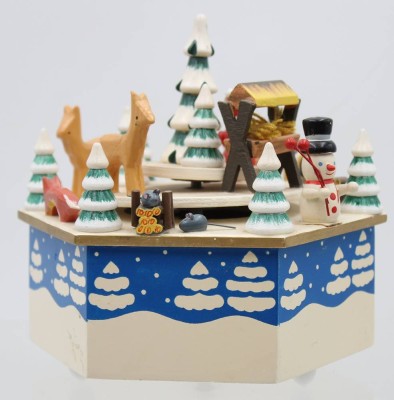 Auktion 368<br>Weihnachtsspieluhr, wohl Erzgebirge, gute Erhaltung, Melodie Jingle Bells, ca. H-16cm D-18cm [1]