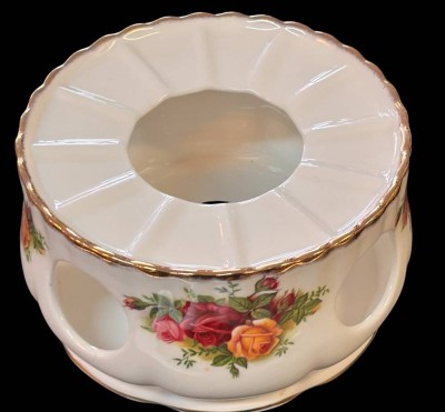 Auktion 368<br>grosses Tee-Stövchen Royal Albert