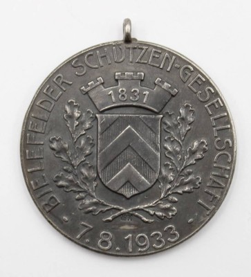 Auktion 368<br>Medaille der Bielefelder Schützengesellschaft von 1831, mit Hindenburg/Hitler Portrait, versilbert, D-4 cm [1]