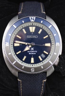 Auktion 370<br>Seiko Prospex Land Tortoise Automatic Diver's   200M, neu  in OVP, blaues Ziffernblatt, Lederband, mit Beschreibung etc., ungetragen, aus 2024, Werk läuft [1]
