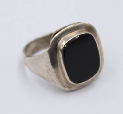Auktion 368<br>Art-Déco Silber-Ring mit Onyx, RG 58,  4,9gr. [1]