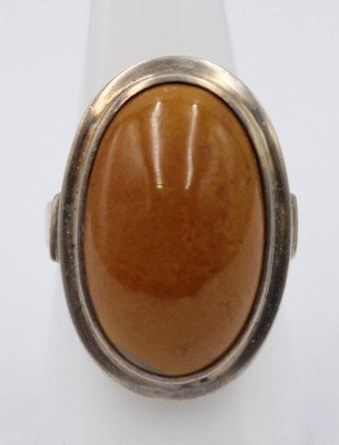 Auktion 368<br>835er Silber-Ring, Schiene vergößert, gr. Cabochon (Bernstein ?), 12,1gr., RG 58 [1]
