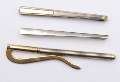 Auktion 368<br>3x div. Kravattennadeln, 2x Silber (12gr.), ca. L-8,5cm [1]