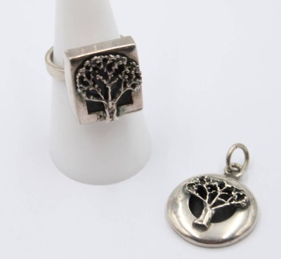 Auktion 368<br>kl. Silber-Anhänger, Lebensbaum, zus. 12,2gr., RG 54, Anh. L-3cm [1]