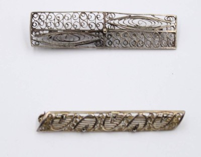 Auktion 368<br>2x  filigrane Silber-Broschen, älter, ca. 1,5 x 6cm, 8,9gr. [1]