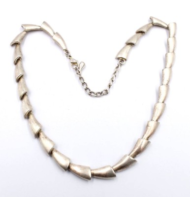 Auktion 368<br>Collier-Kette, versilbert wohl Pierre Cardin, ca. L-44cm [1]