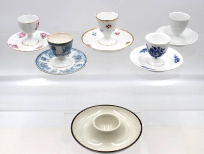 Auktion 368<br>6x div. Eierbecher, teilw. älter, u.a. Rosenthal und Royal Copenhagen (dieser mit Chip), ca. H-5,5cm [1]
