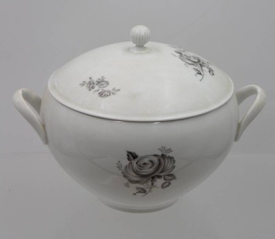 Auktion 368<br>Deckelterrine, Hutschenreuther, Charmant, ca. H-16cm D-18cm [1]