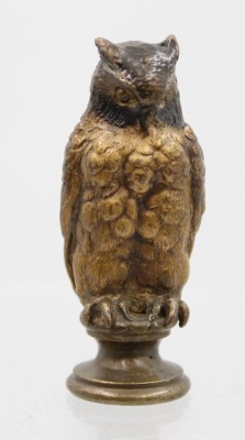 Auktion 368<br>wohl figürl. Petschaft, Eule, Wien ?, ca. H-5,5cm [1]