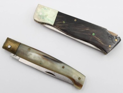 Auktion 368<br>2x jagdl. Taschenmesser mit Horngriffschalen, älter, ca. L-20cm [1]