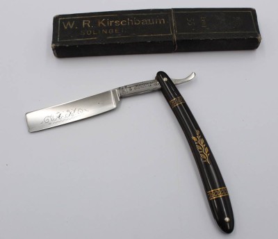 Auktion 368<br>Rasiermesser von W.R. Kirschbaum aus Solingen, Ziermonogramm, orig, Schachtel [1]
